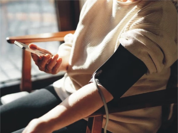 شور شرابے والی جگہ پر بلڈ پریشر چیک کرنا کیسا ہے؟