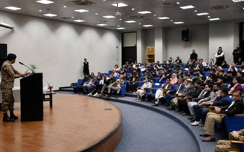 ڈی جی آئی ایس پی آر کی لمز کے سٹوڈنٹس کیساتھ خصوصی نشست، مختلف موضوعات پر گفتگو