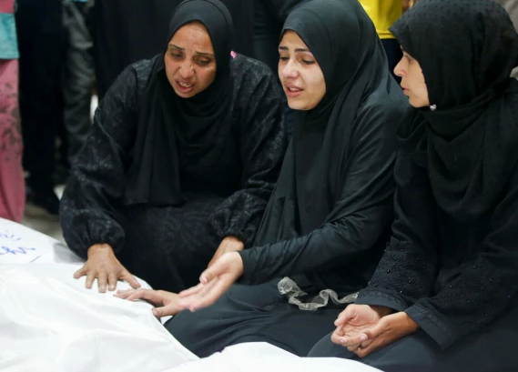 غزہ میں قیامت! اسرائیلی بمباری سے 80 شہید، اسپتال لاشوں سے بھر گئے