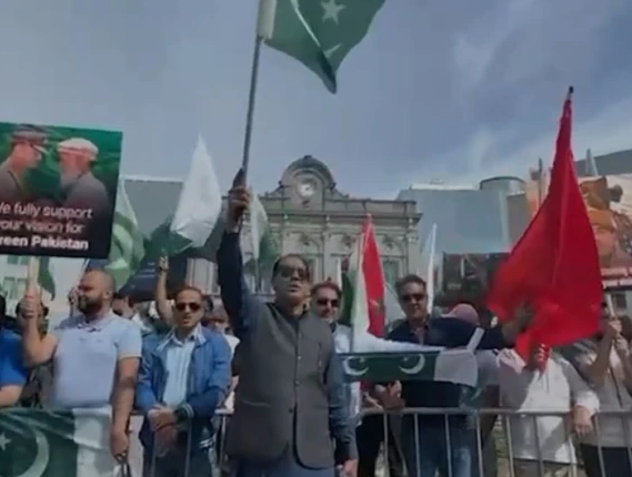 یورپی پارلیمنٹ کے باہر پاکستانی و کشمیری کمیونٹی کا بھارتی جارحیت کیخلاف مظاہرہ 