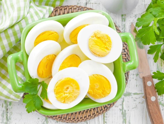گرمیوں میں انڈے کھانا کیا واقعی نقصان دہ؟