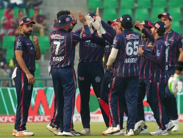 پی ایس ایل 10: کراچی کنگز نے پشاور زلمی کو شکست دے کر پلے آف مرحلے میں جگہ بنا لی