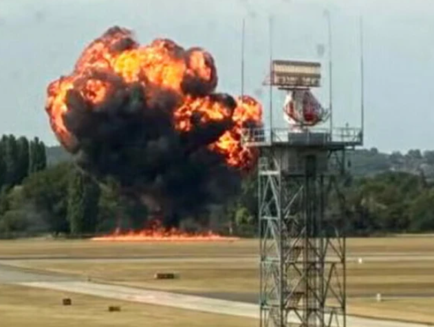 برطانیہ: ساؤتھ اینڈ ایئرپورٹ پر طیارہ حادثہ، پروازیں معطل، ایمرجنسی نافذ