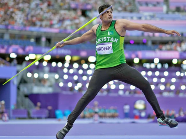 ارشد ندیم ٹریننگ کے لیے برطانیہ روانہ