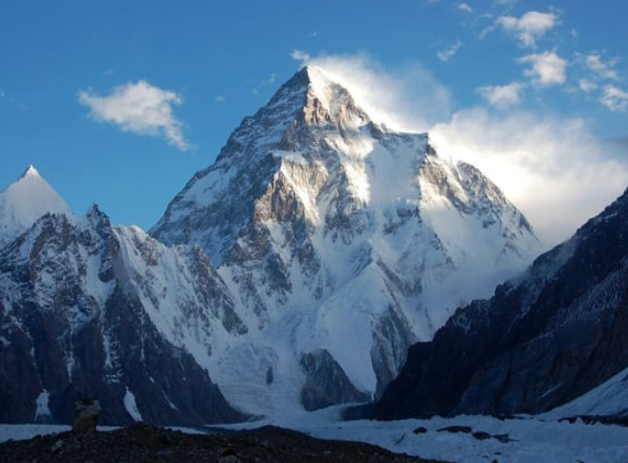 کے ٹو مہم جوئی کے دوران پاکستانی کوہ پیما جاں بحق، تین غیر ملکی زخمی