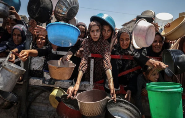 غزہ میں شدید غذائی بحران: بچے بھوک سے مرنے لگے، لوگ چلتی پھرتی لاشیں بن گئے