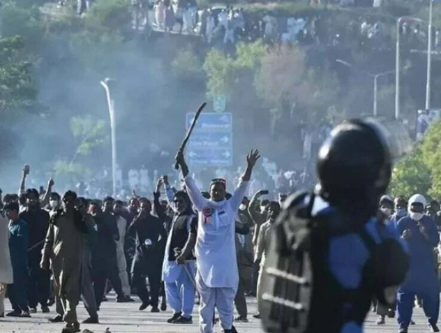 پی ٹی آئی کارکنان کو پاپو ایکٹ کے تحت دی گئی 6 ماہ کی سزا معطل