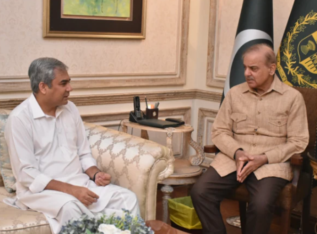 وزیرِ داخلہ کی وزیرِ اعظم کو زائرین کی نئی پالیسی کے حوالے سے بریفنگ