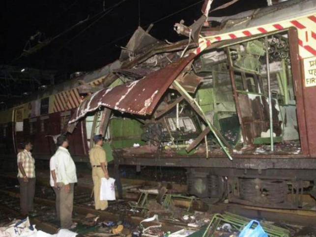 ممبئی ہائیکورٹ کا بڑا فیصلہ: 2006 کے ٹرین بم دھماکوں کے 12 ملزمان بری