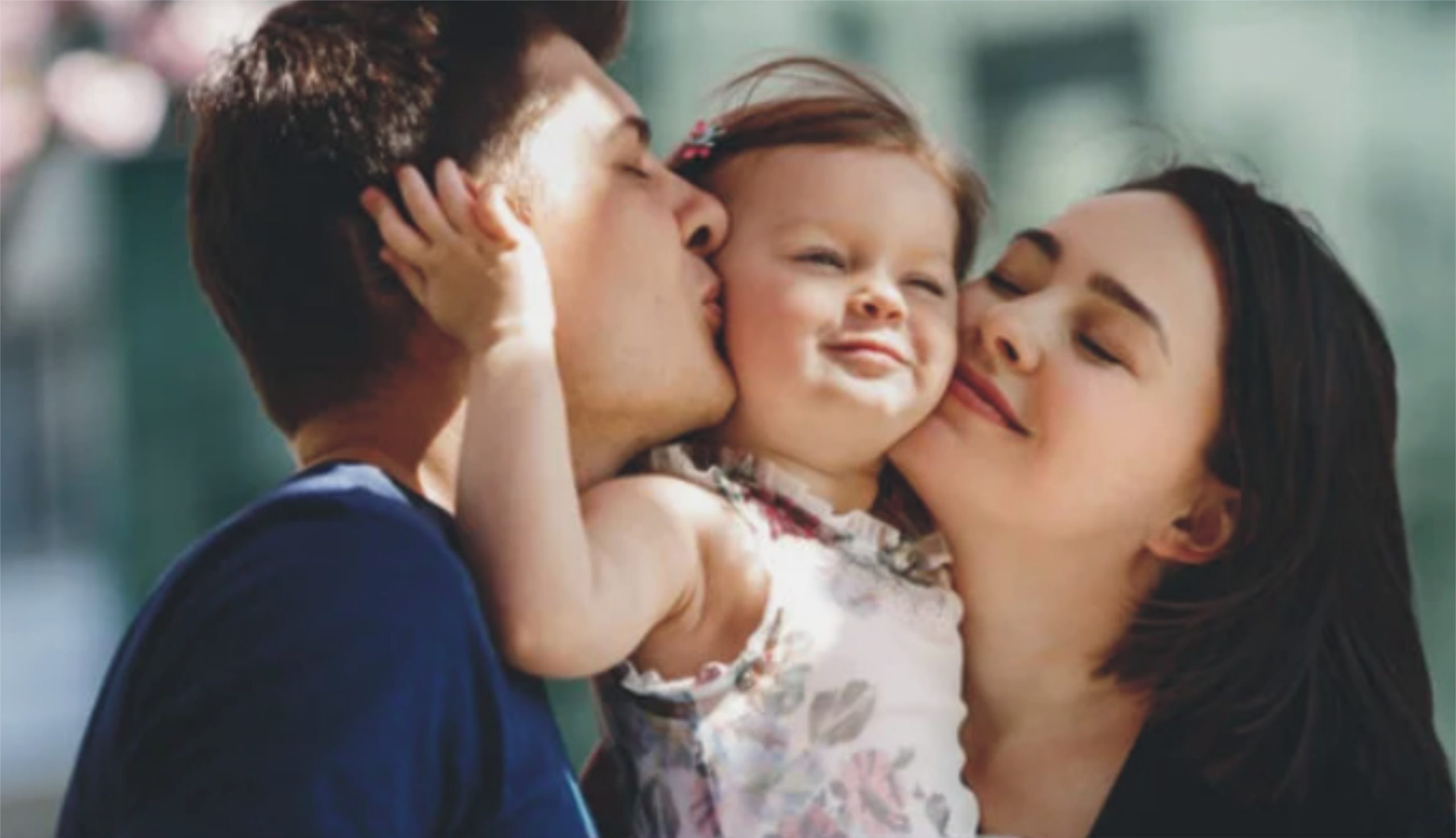 خوب صورت بچوں اور ڈمپلز کی وجہ کون؟ ماں یا باپ؟