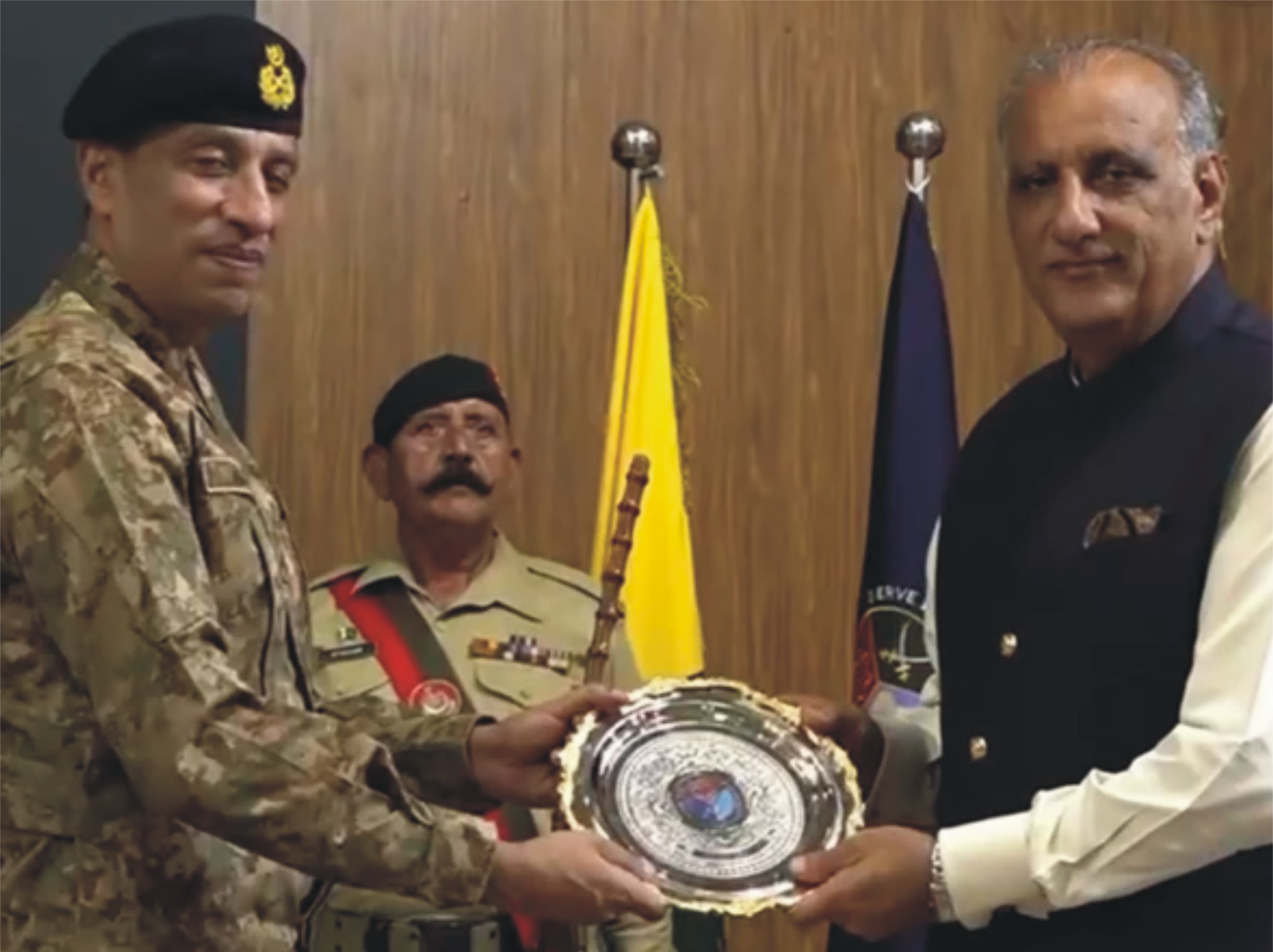 ڈی جی آئی ایس پی آر کا کیڈٹ کالج پلندری کا دورہ، شرکاء کا افواج پاکستان کو خراج تحسین