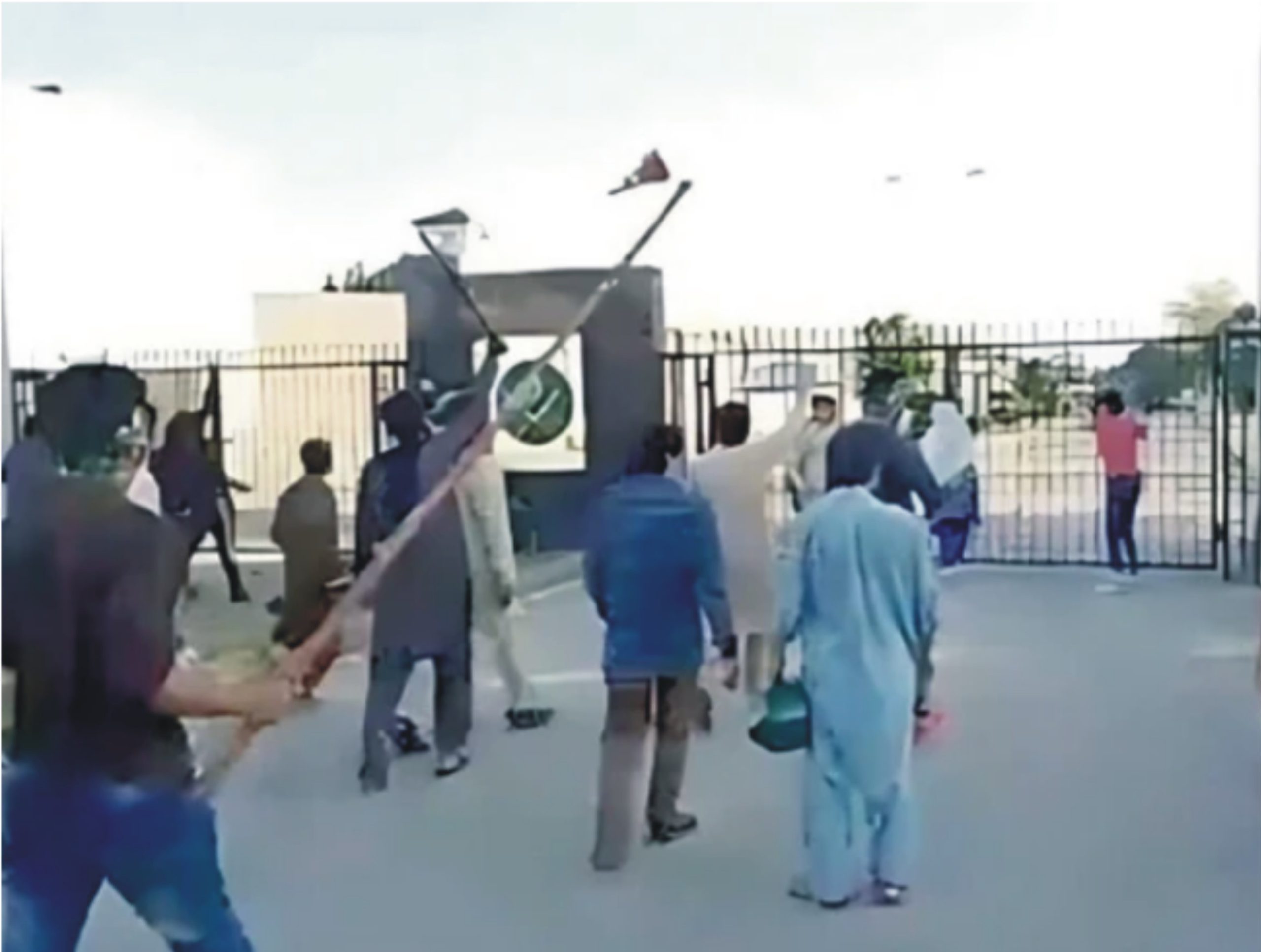 جی ایچ کیو حملہ کیس؛ عمران خان کے وکلا نے ویڈیو لنک کارروائی کو پھر چیلنج کردیا