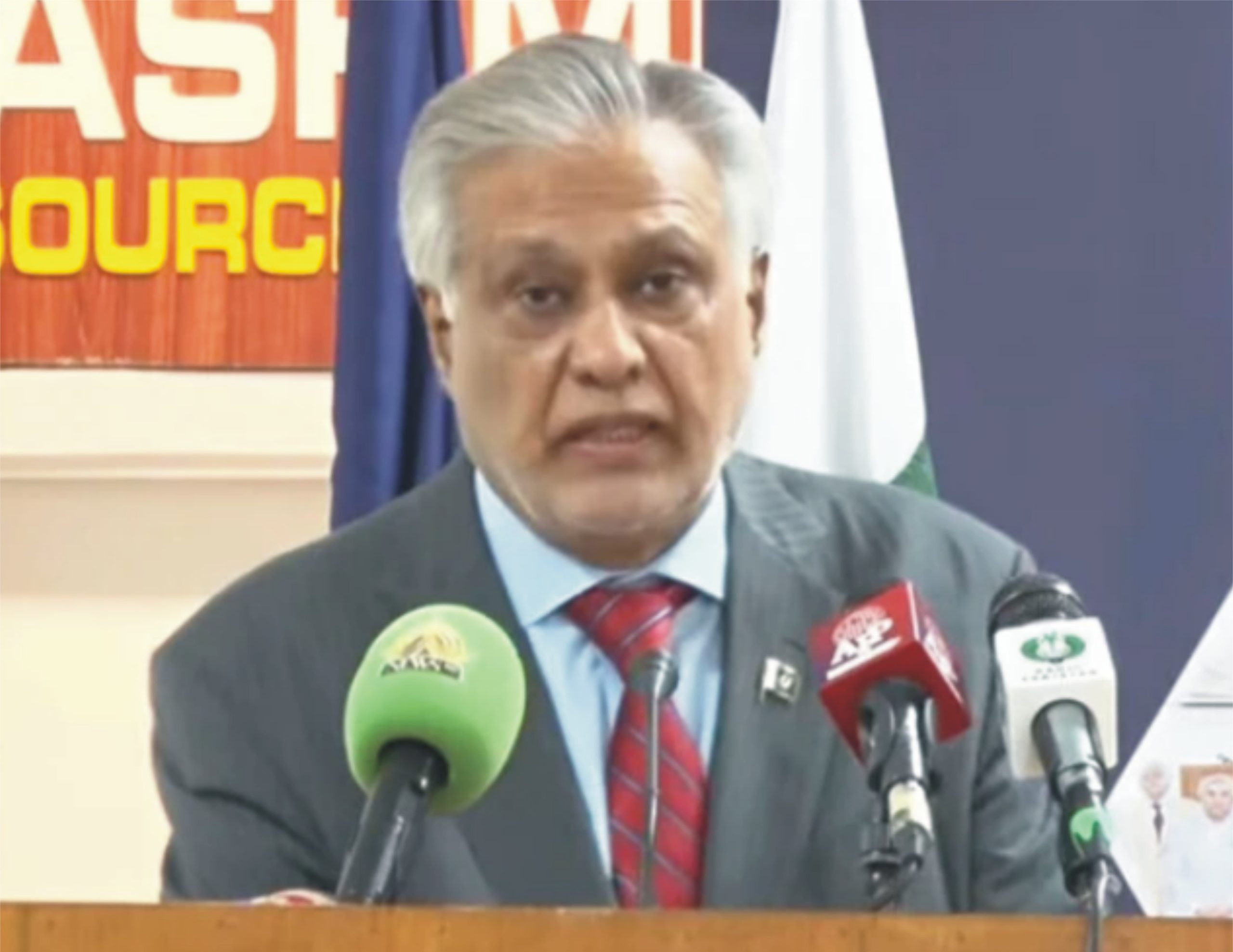 سعودی عرب کے بعد کئی ممالک پاکستان  سے دفاعی معاہدے کے خواہشمند ہیں، اسحاق ڈار