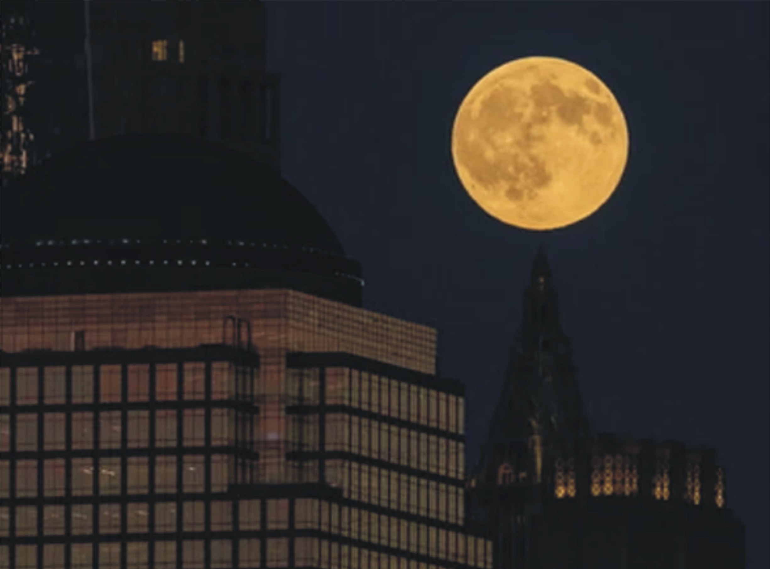 رواں سال کا پہلا سپر مون، پاکستان میں بھی نظارہ جاری