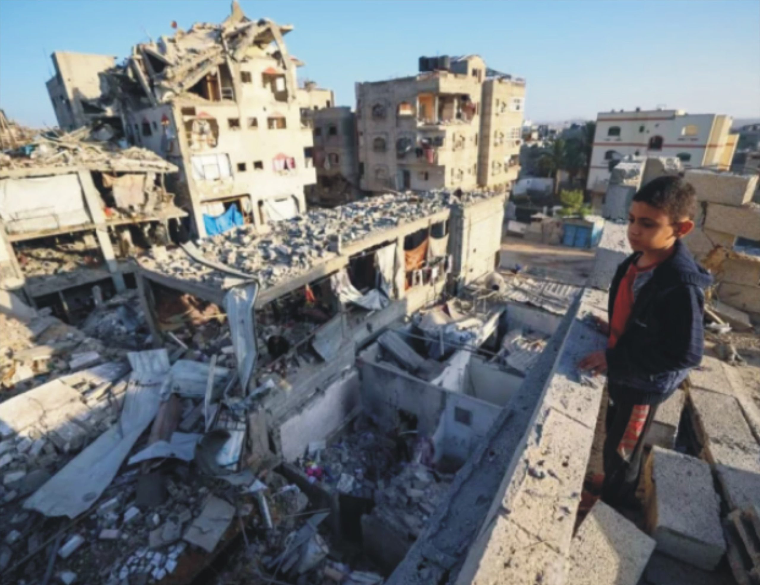 جنگ بندی کے باوجود غزہ میں بدترین حالات، فلسطینی خاندان قبرستانوں میں پناہ لینے پر مجبور