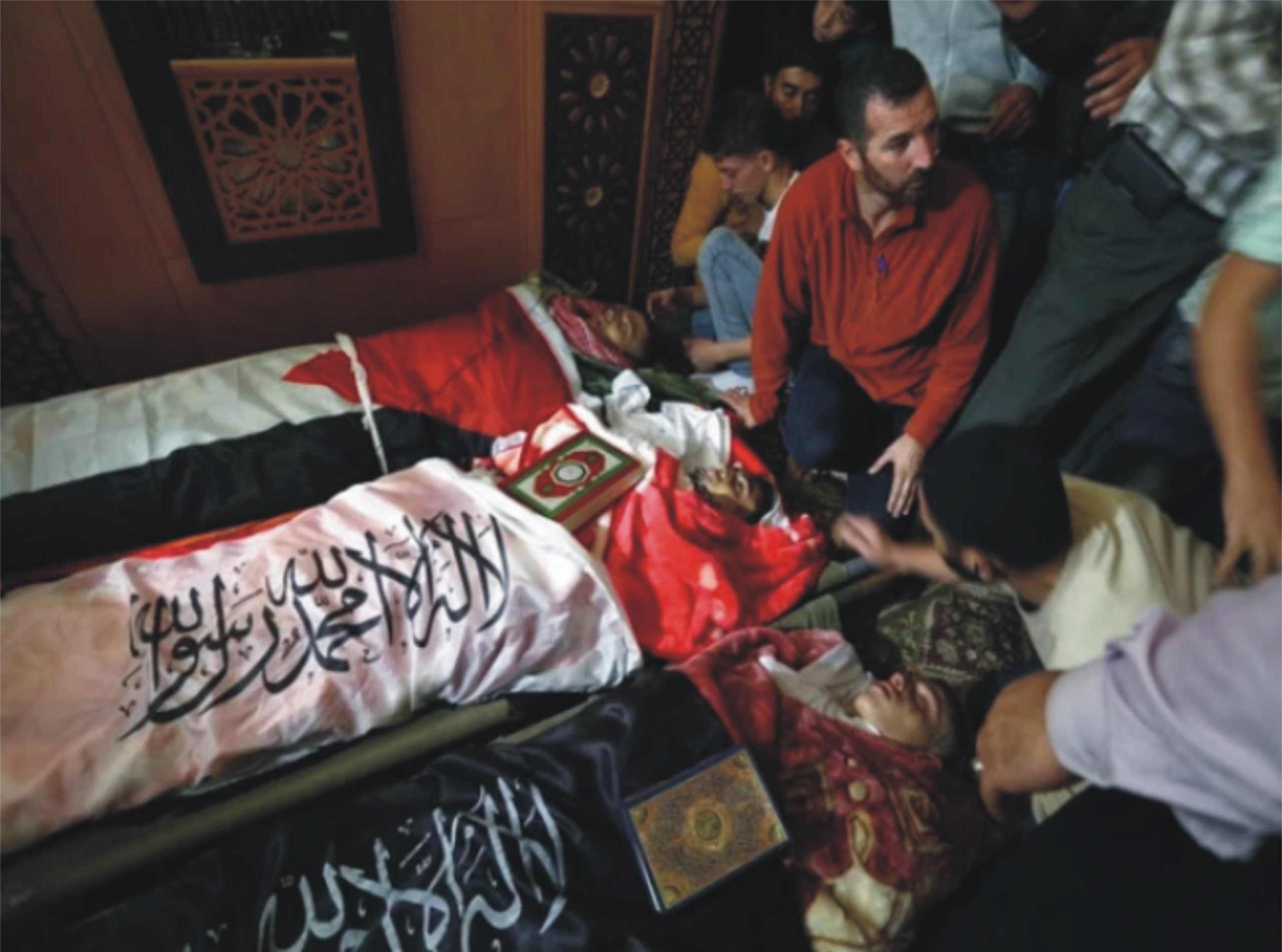 اسرائیلی فوج کی کارروائیاں جاری، مغربی کنارے میں 2 بچے شہید، غزہ میں اجتماعی قبر سے 51 لاشیں برآمد