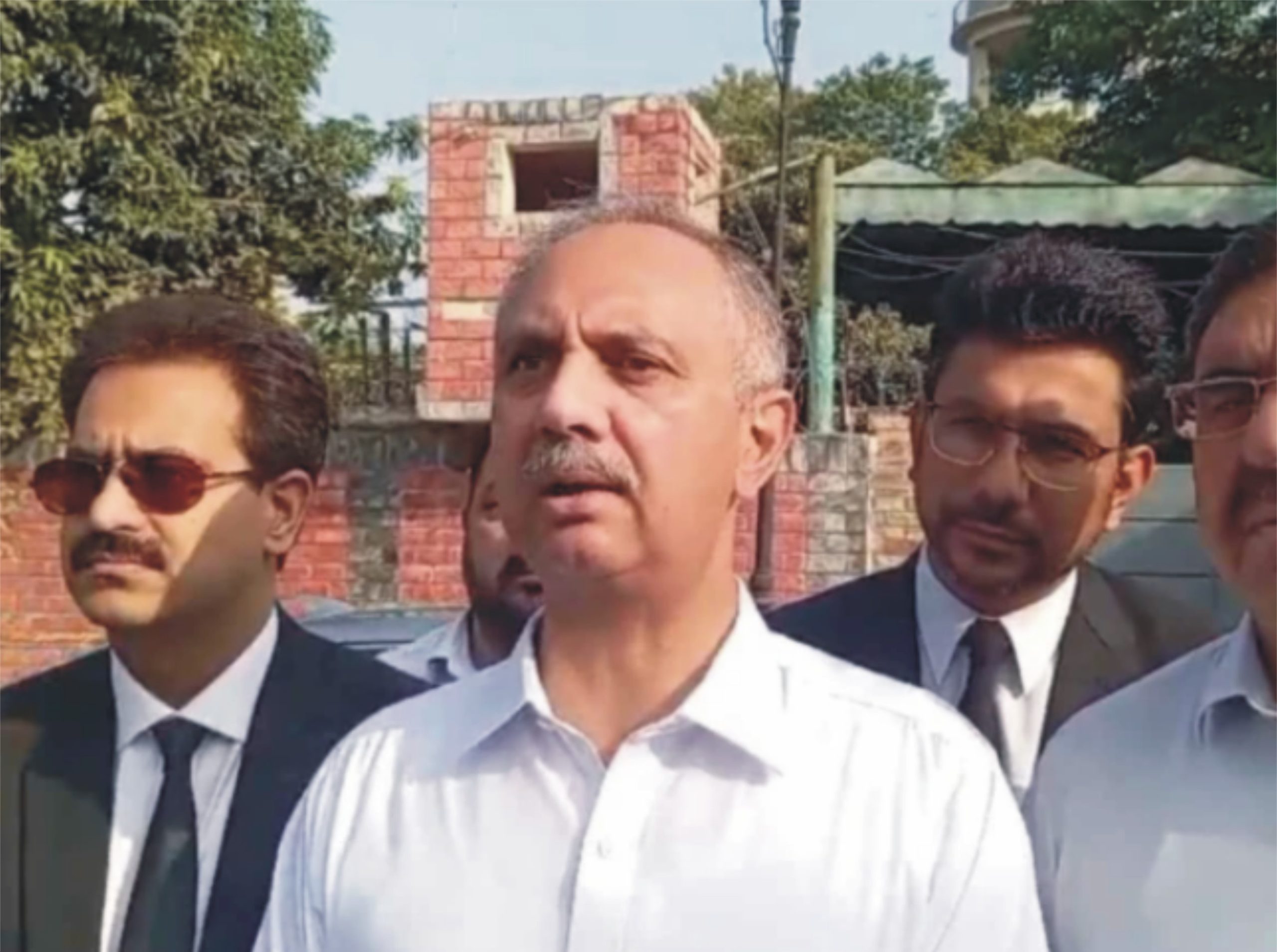 پی ٹی آئی رہنما عمر ایوب اشتہاری قرار، پاسپورٹ اور شناختی کارڈ بلاک کرنے کی ہدایت