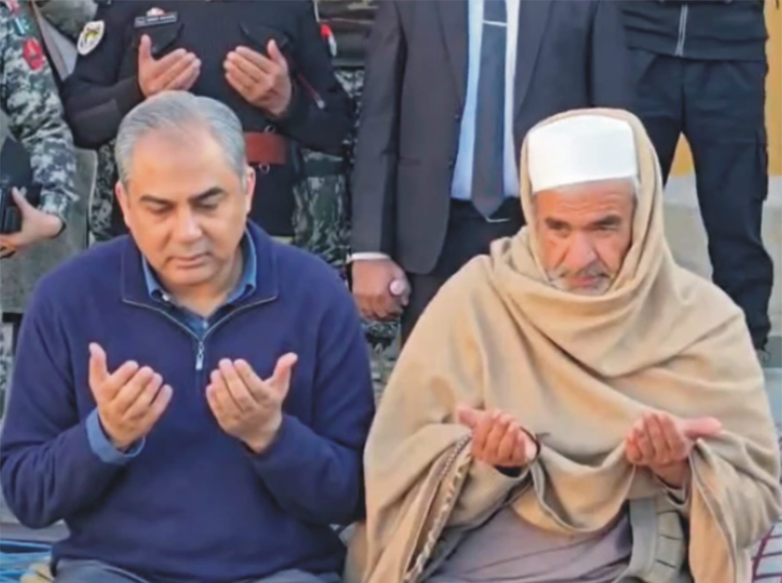 وزیر داخلہ کی شہید کیپٹن عباس کی رہاش گاہ آمد، اہل خانہ سے دلی ہمدردی