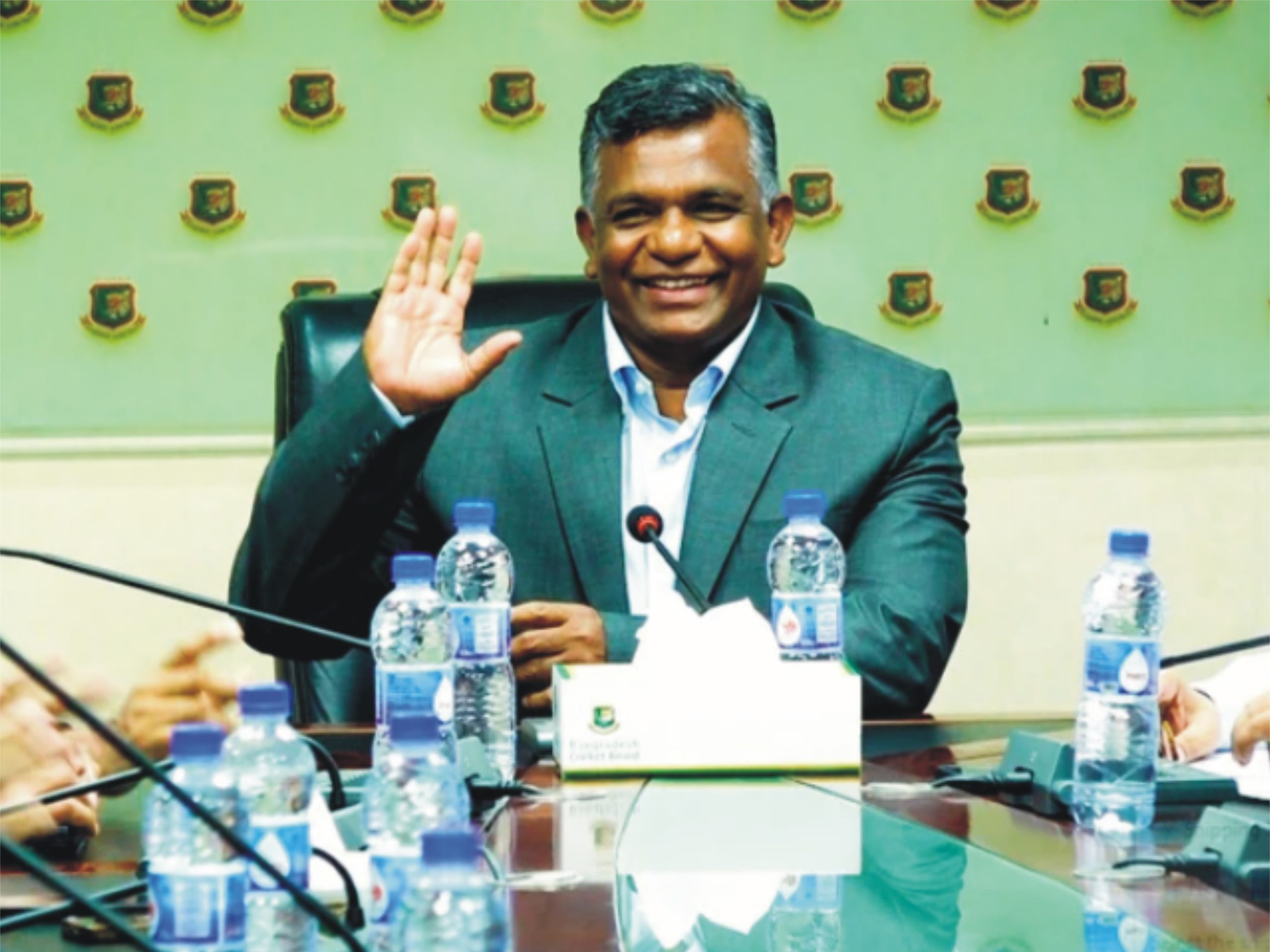 بنگلادیش کرکٹ بورڈ کے چیئرمین ہنگامی دورے پر پاکستان پہنچ گئے