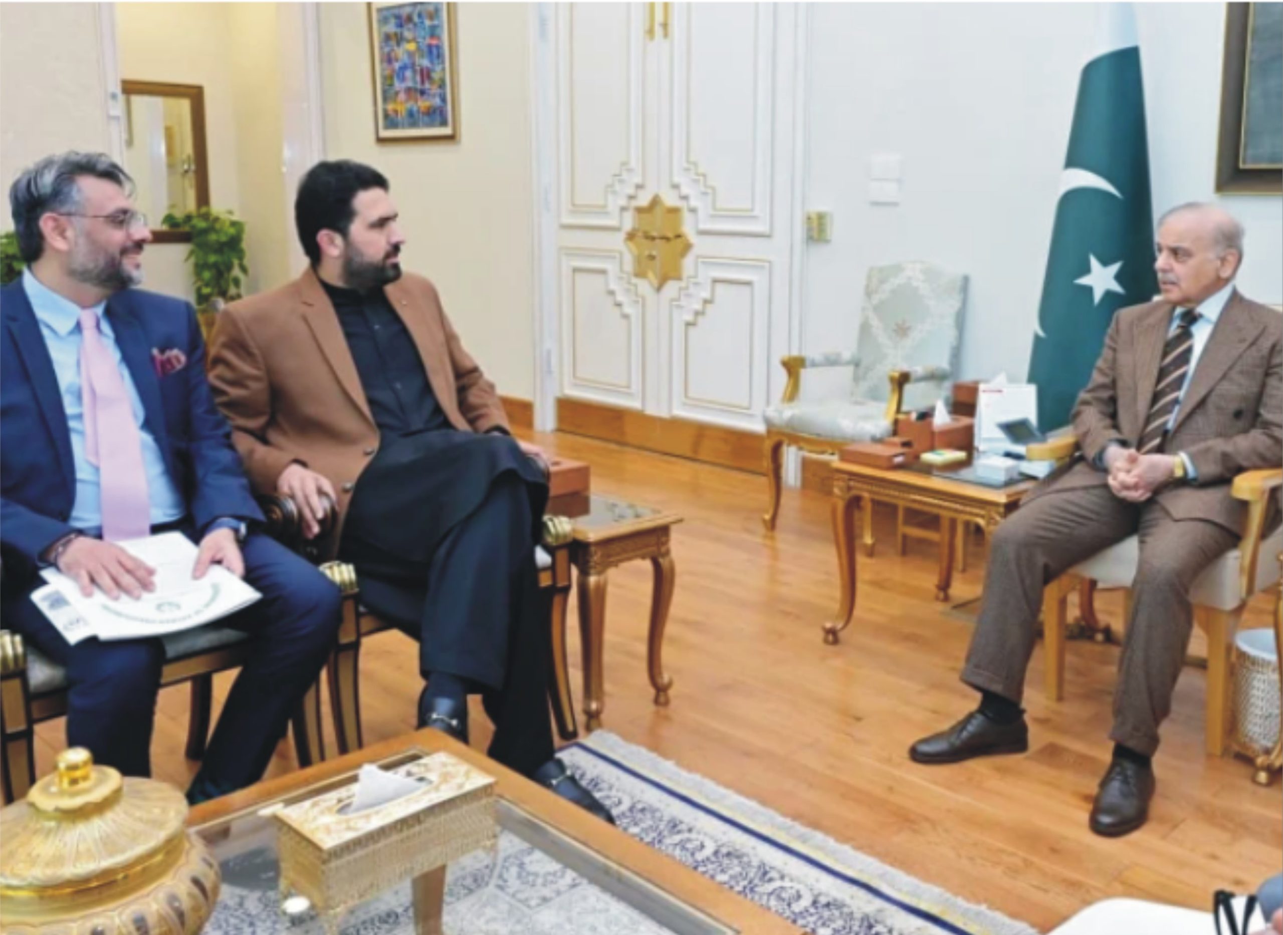 امن و امان کے قیام کیلیے صوبائی حکومت کو کوششیں مزید بڑھانا ہوں گی، وزیراعظم