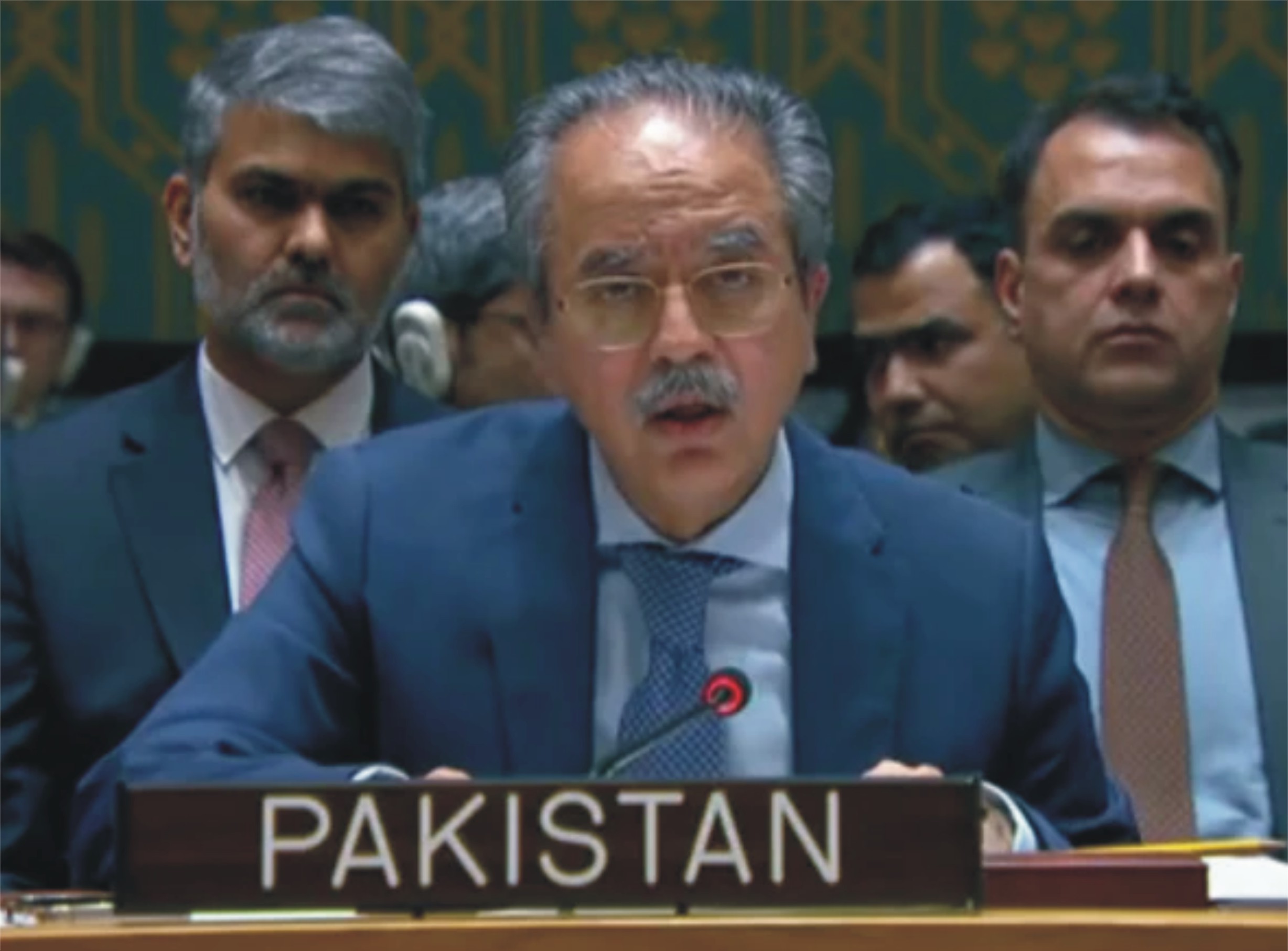 پاکستان نے ایران پر حملوں کی مذمت اور کشیدگی کم کرنے کا مطالبہ کر دیا