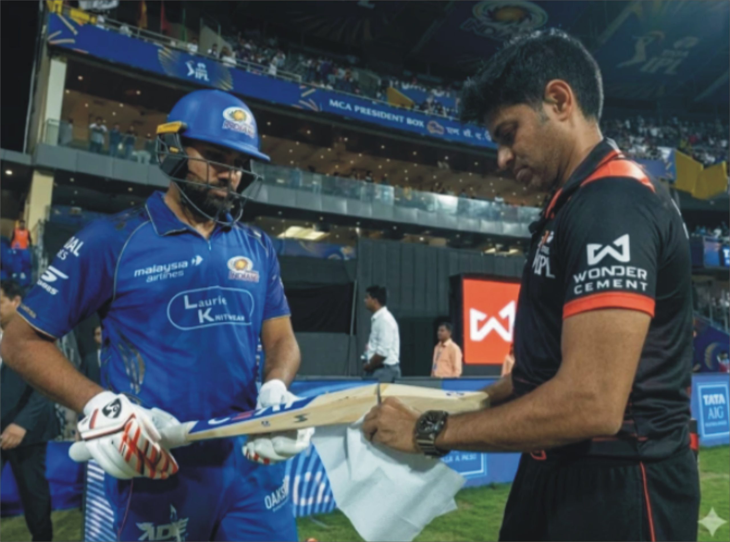 آئی پی ایل: روہت شرما بلے کی جانچ کے دوران امپائر پر برہم ہوگئے، ویڈیو وائرل