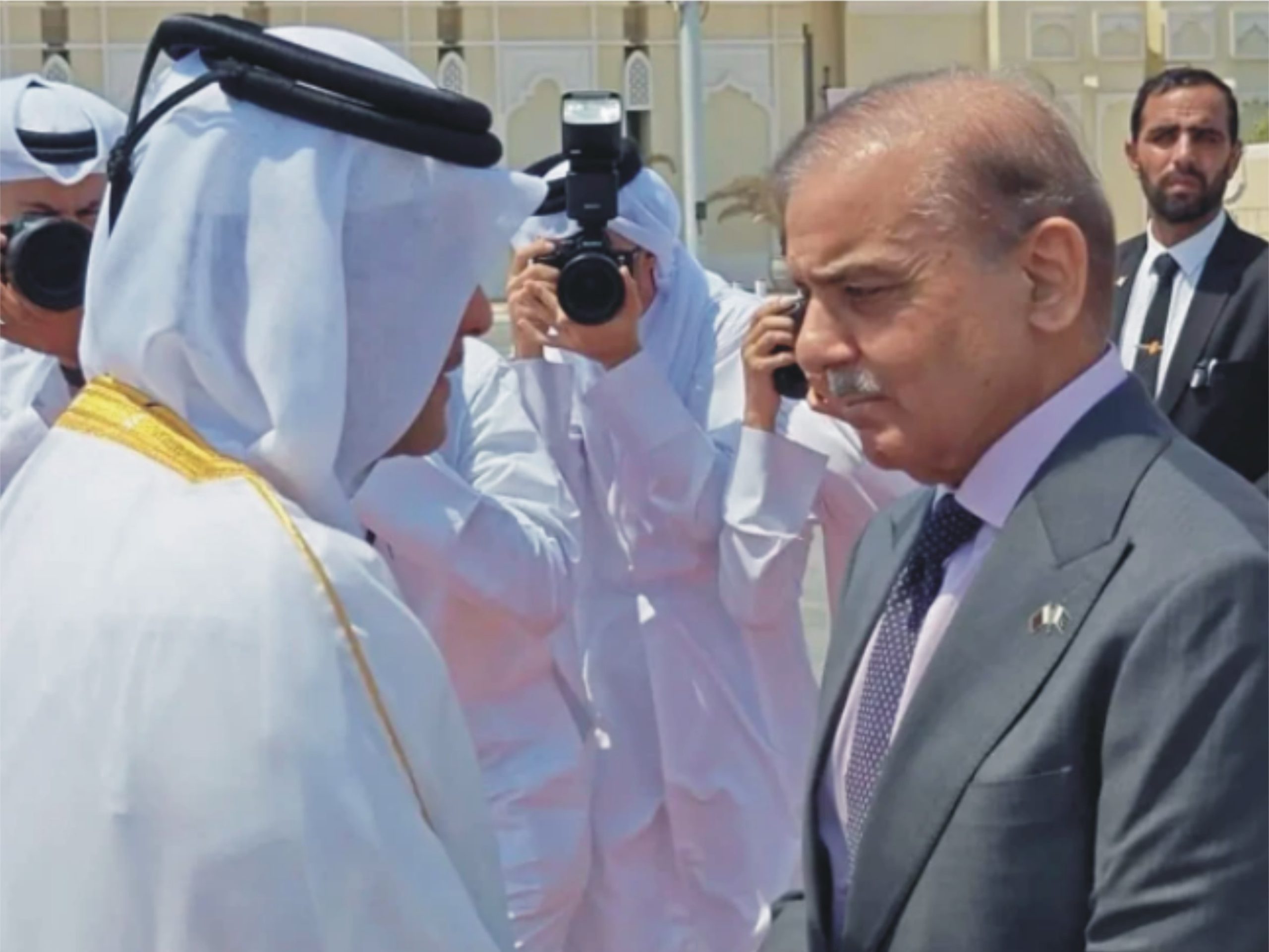 وزیرِ اعظم اعلی سطح وفد کے ہمراہ آج دوحہ پہنچیں گے