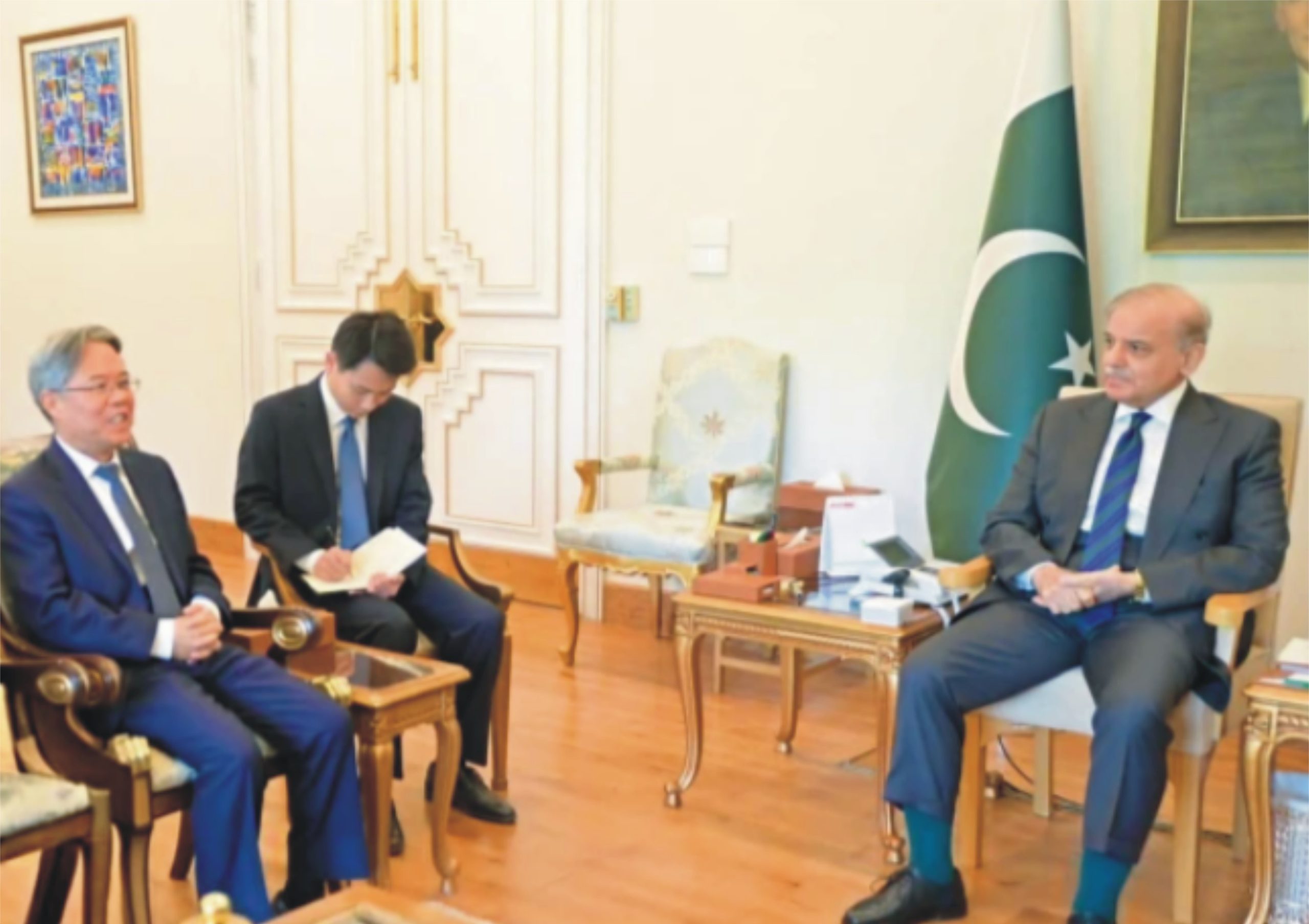 وزیرِ اعظم انسانی خلائی مشن پر جانے والے پاکستانی خلا بازوں کی ملاقات