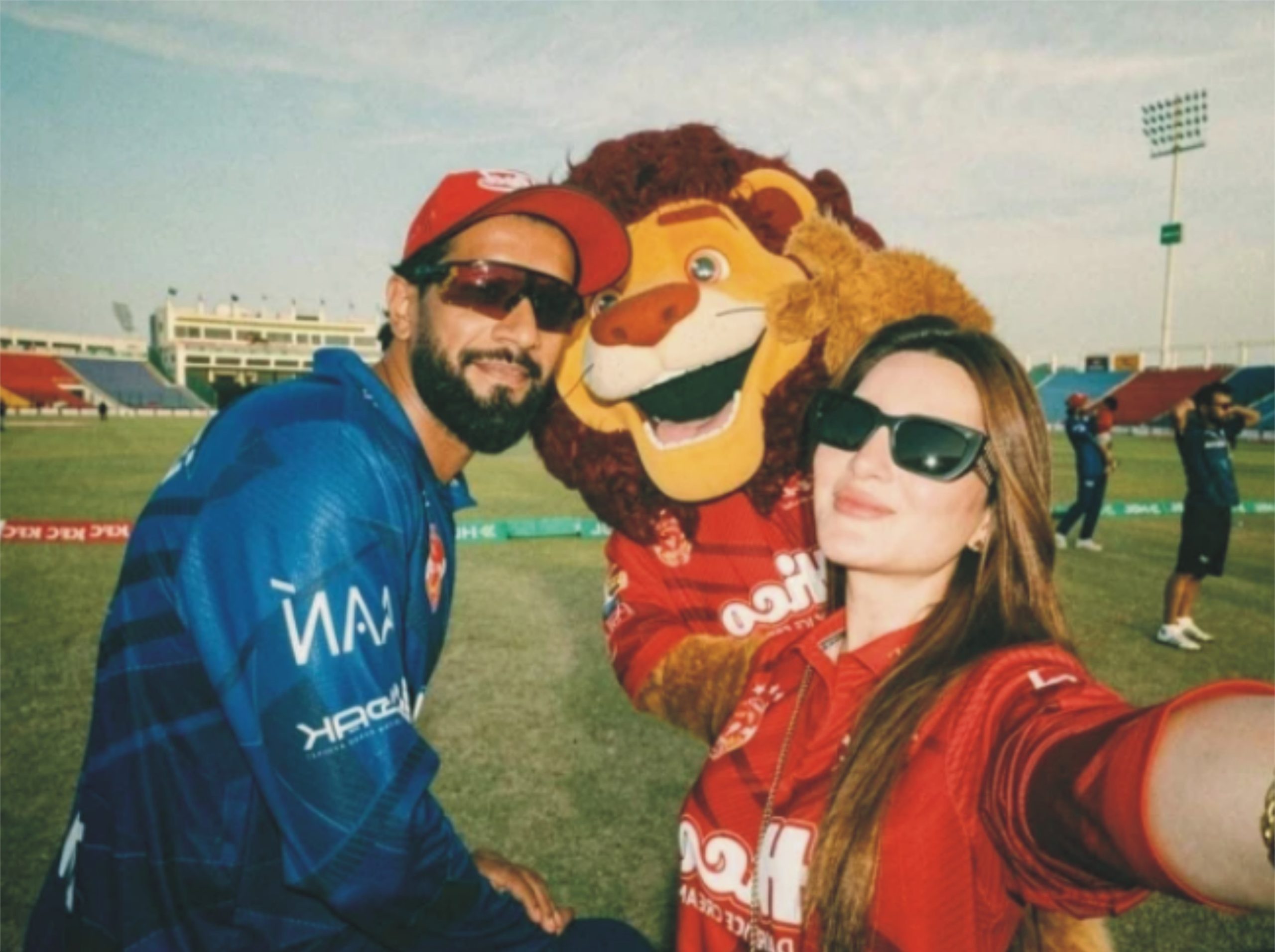 عماد وسیم اور نائلہ راجہ کی ویڈیو وائرل ہونے پر صارفین برہم