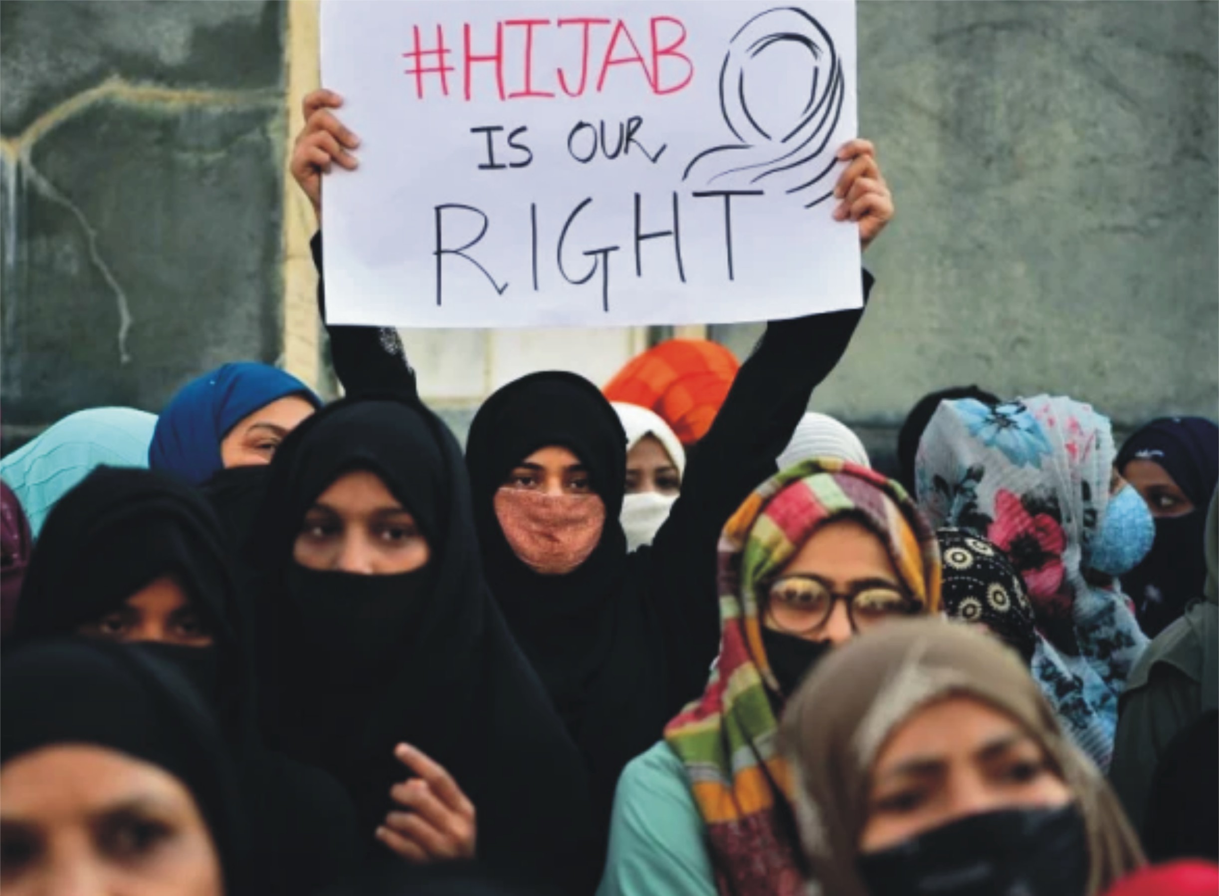 برطانیہ میں انگریز نسل پرستوں کی ریلی میں مسلمان خواتین کے برقعوں کی توہین، ویڈیو وائرل