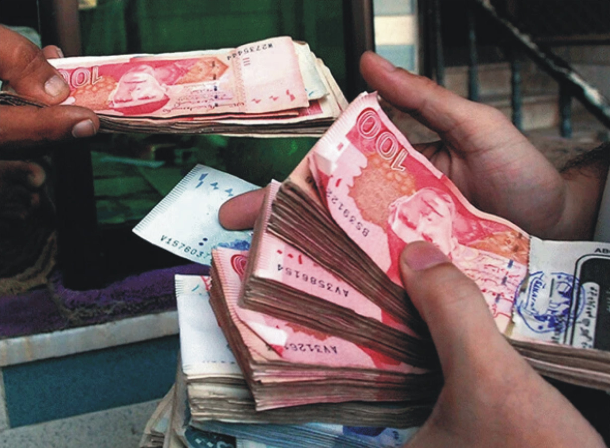 حکومت کی آسان ٹیکس اسکیم لانے کے حوالے سے تاجروں کے مطالبے پر غور کی یقین دہانی