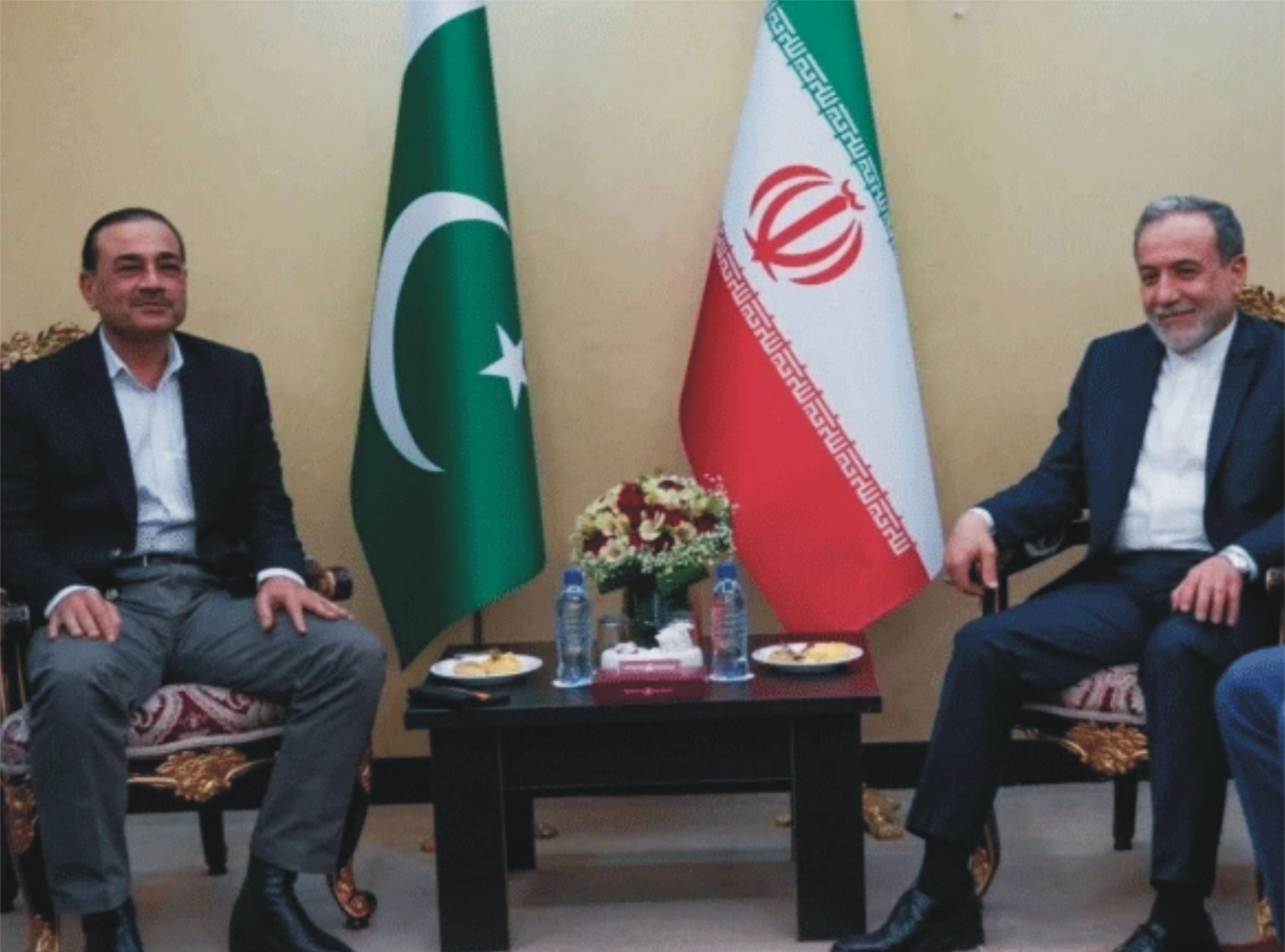 امریکا ایران مذاکرات: فیلڈ مارشل کی تہران میں ایرانی وزیر خارجہ سےاہم ملاقات، کشیدگی میں کمی پرگفتگو