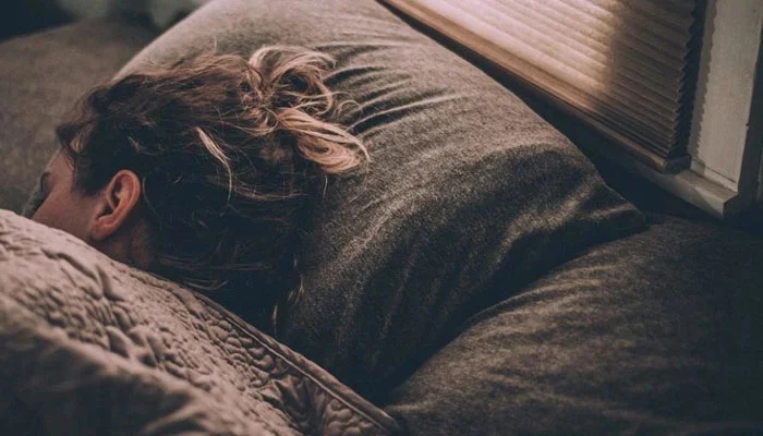 6 گھنٹے سے کم نیند سے جسم پر مرتب ہونے والے 19 اثرات
