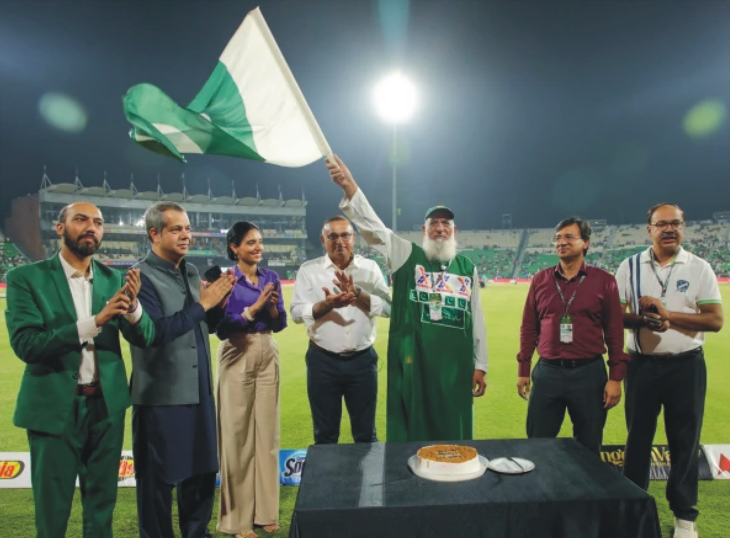 پی سی بی کا چاچا کرکٹ کیلیے یادگاری تحفہ