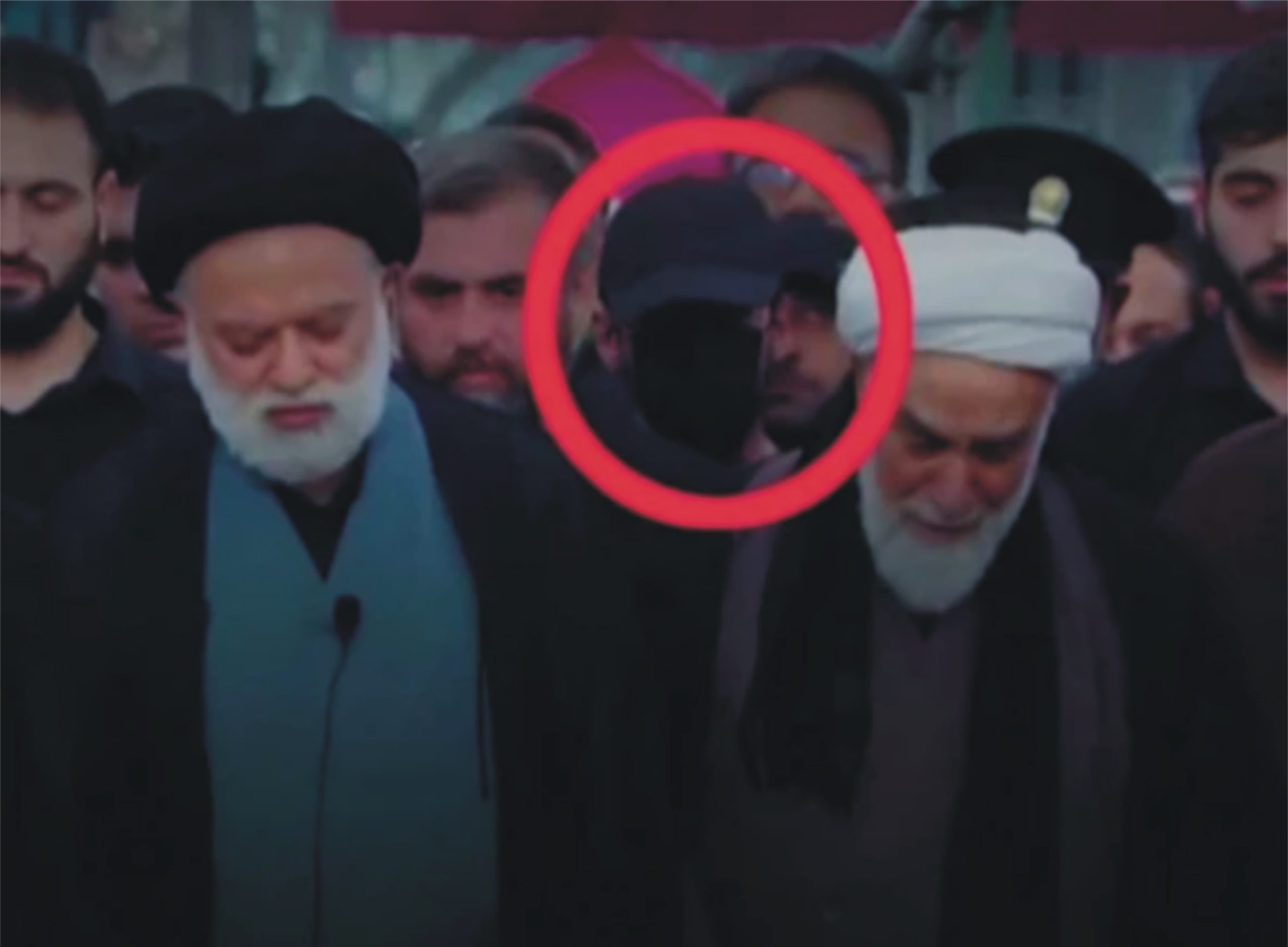 علی خامنہ ای کے جنازے پر اسرار نقاب پوش کون تھا؟ شناخت ظاہر