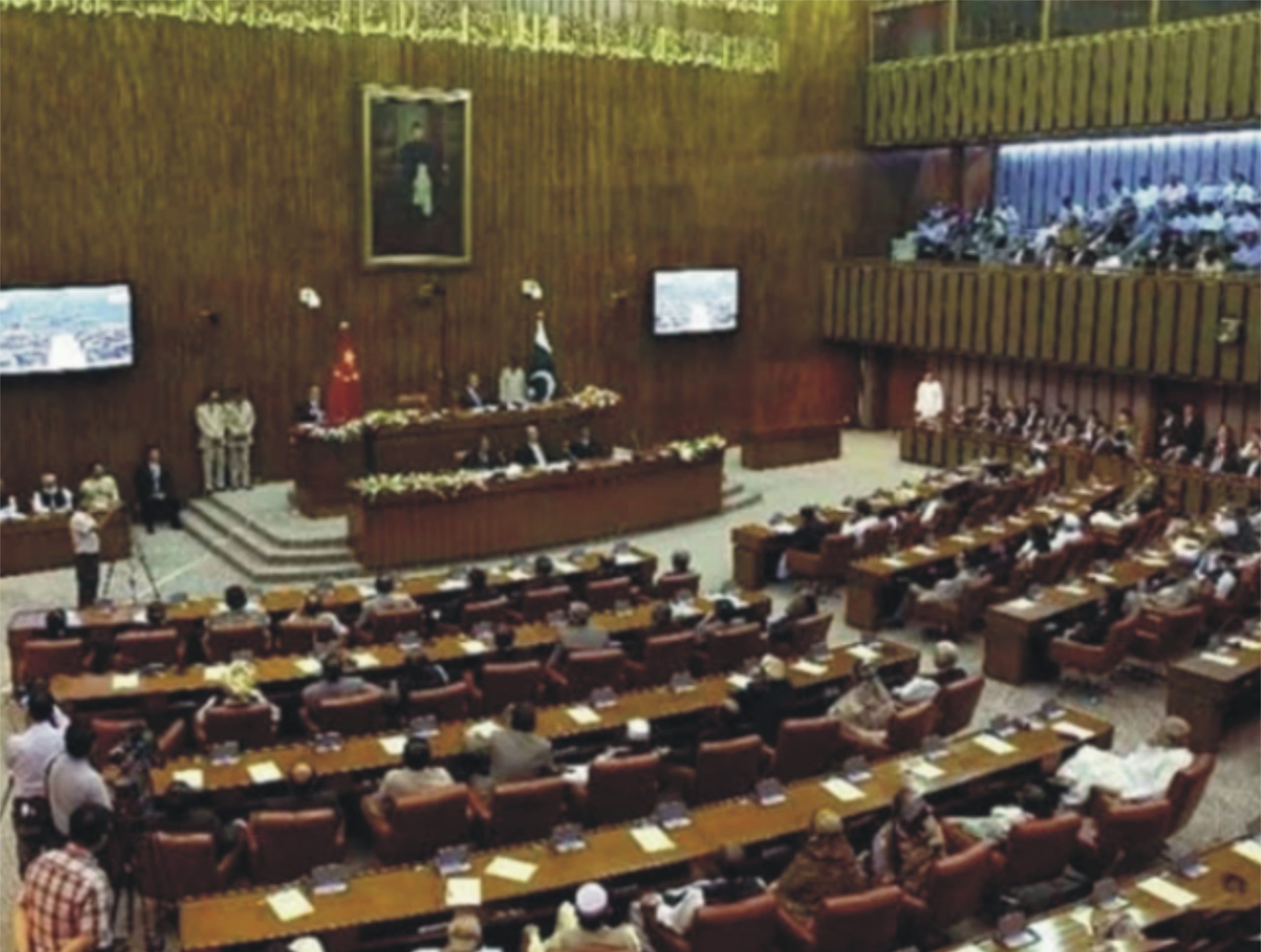 غیر ضروری وزارتیں ختم کرکے سالانہ 5 ہزار ارب روپے کی بچت ممکن ہے، سینیٹ کمیٹی