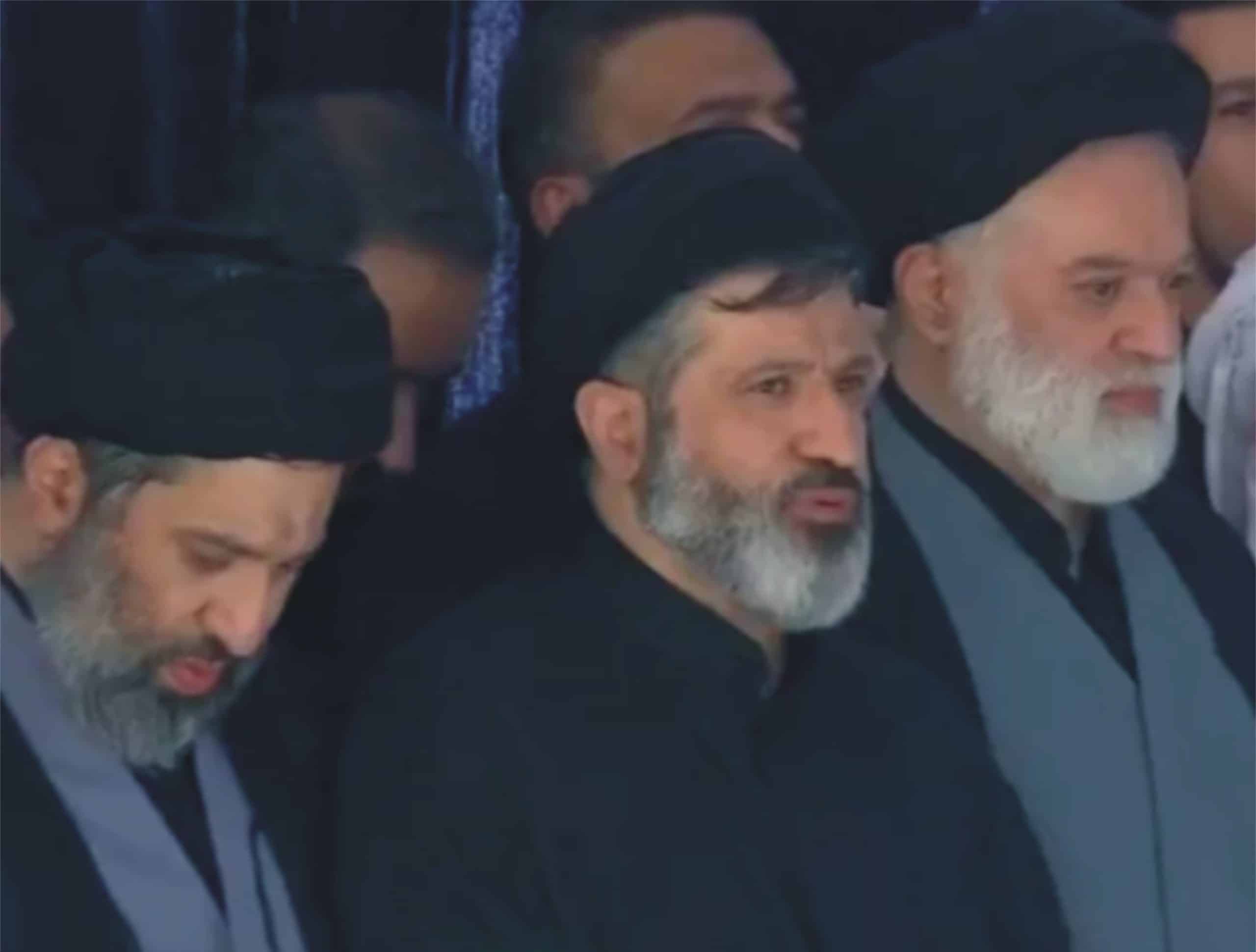 شہید علی خامنہ ای کی نمازِ جنازہ میں تین بیٹوں کی شرکت، ویڈیو سامنے آگئی