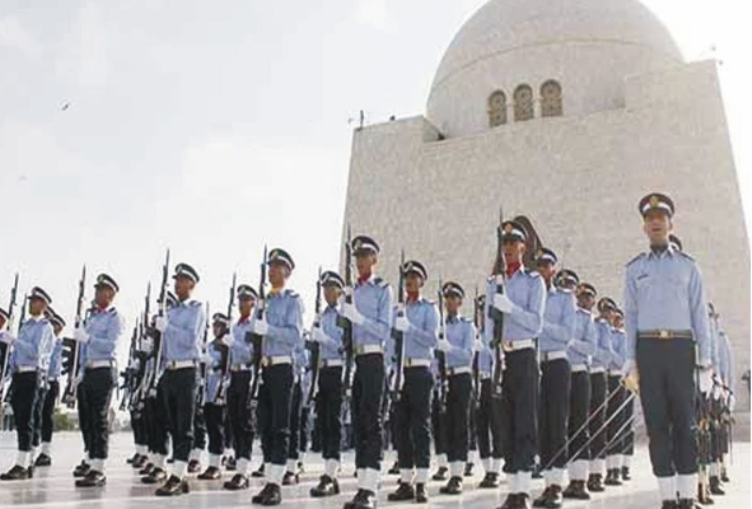 یوم دفاع؛ مزار قائد پر گارڈز کی تبدیلی کی پُروقار تقریب، پاک فضائیہ کے کیڈٹس نے فرائض سنبھال لیے