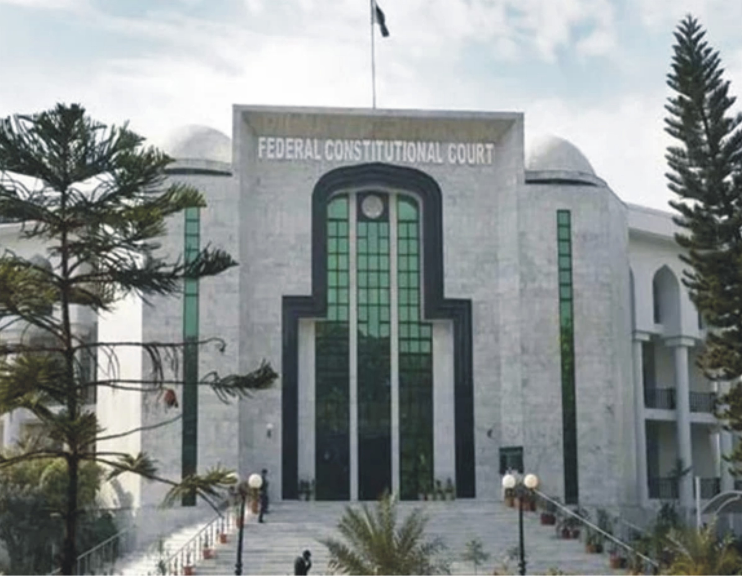 اڈیالہ جیل کے تین قیدیوں کا عمران خان جیسی طبی سہولیات کے لیے وفاقی آئینی عدالت سے رجوع