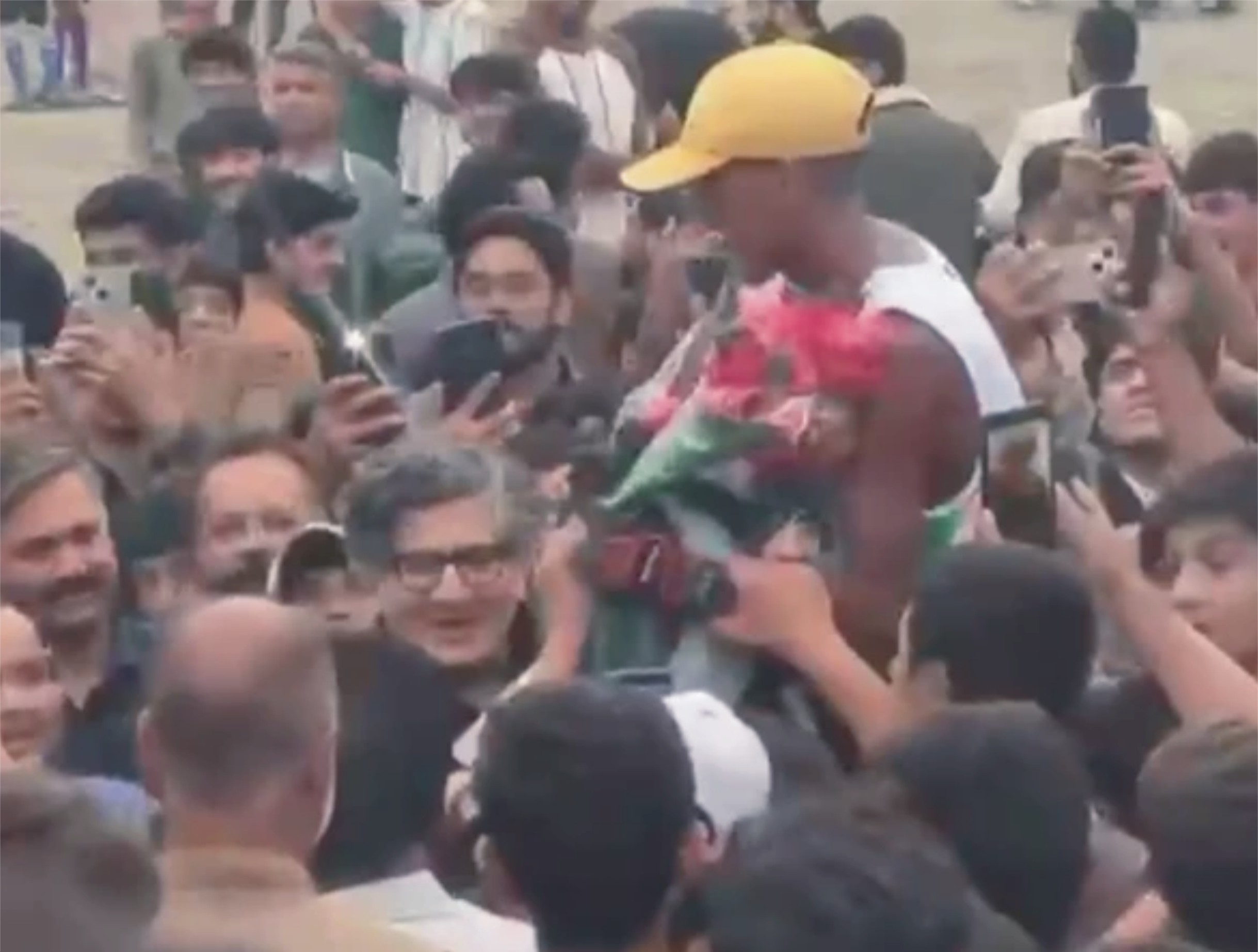 لاہور کے طالب علم نے عزم، حوصلے اور محنت کی نئی مثال قائم کر دی