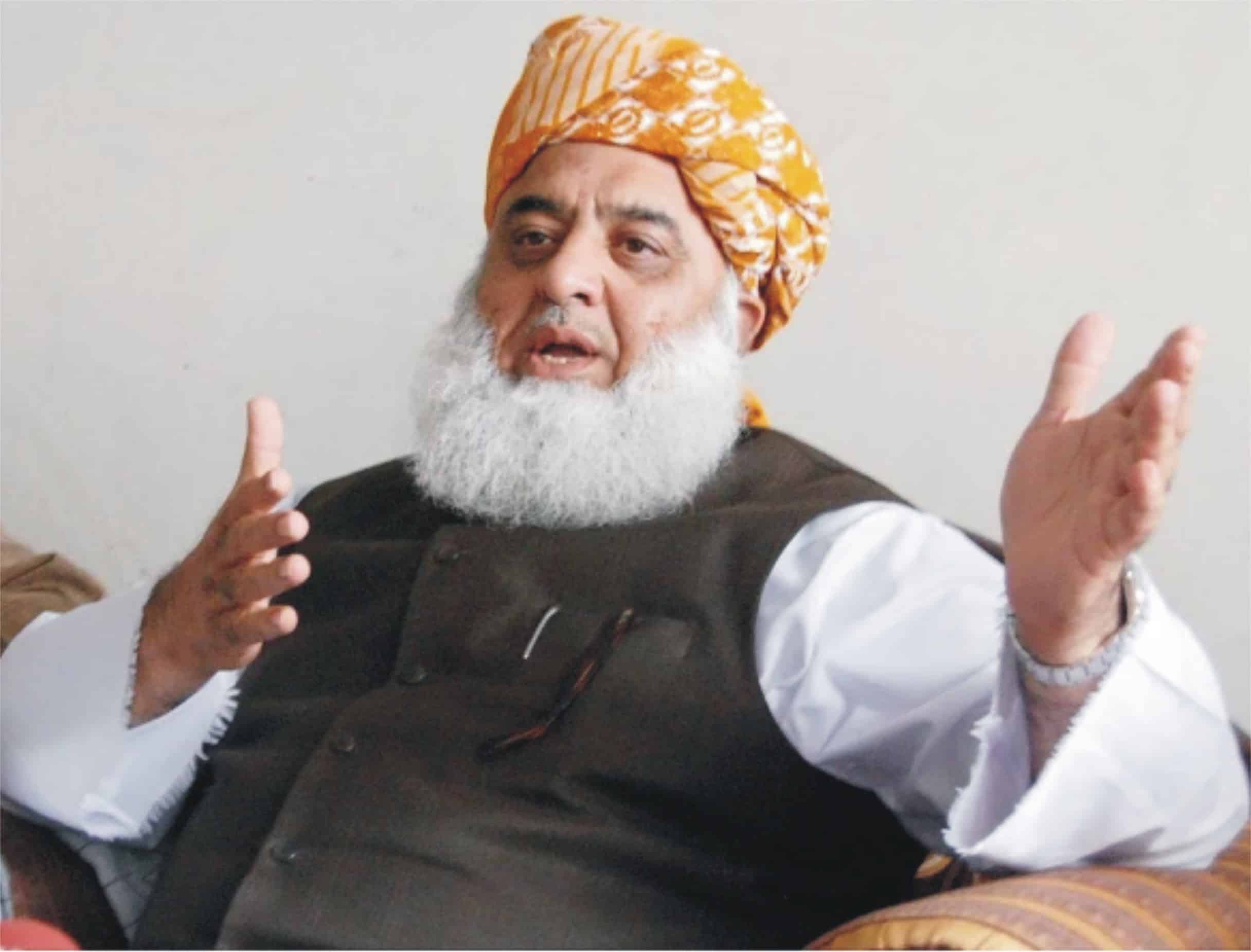 آئین کا مذاق بنایا جا رہا ہے، نئے صوبے بنانے کا حکومتی فیصلہ غلط ہے، مولانا فضل الرحمان