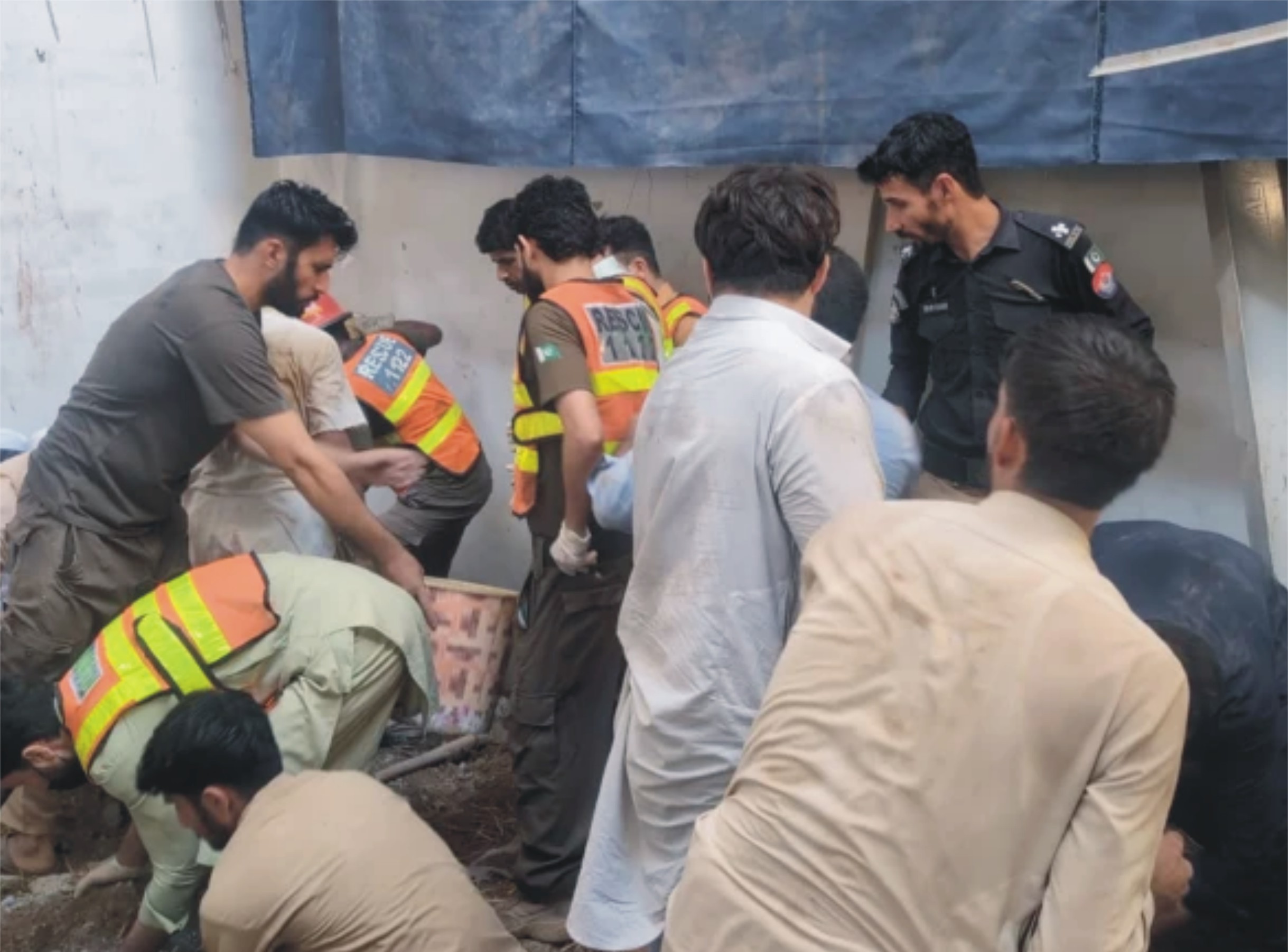 پشاور اسکول سانحہ: 30 بچوں اور خاتون ٹیچر کی ہلاکت کا مقدمہ درج