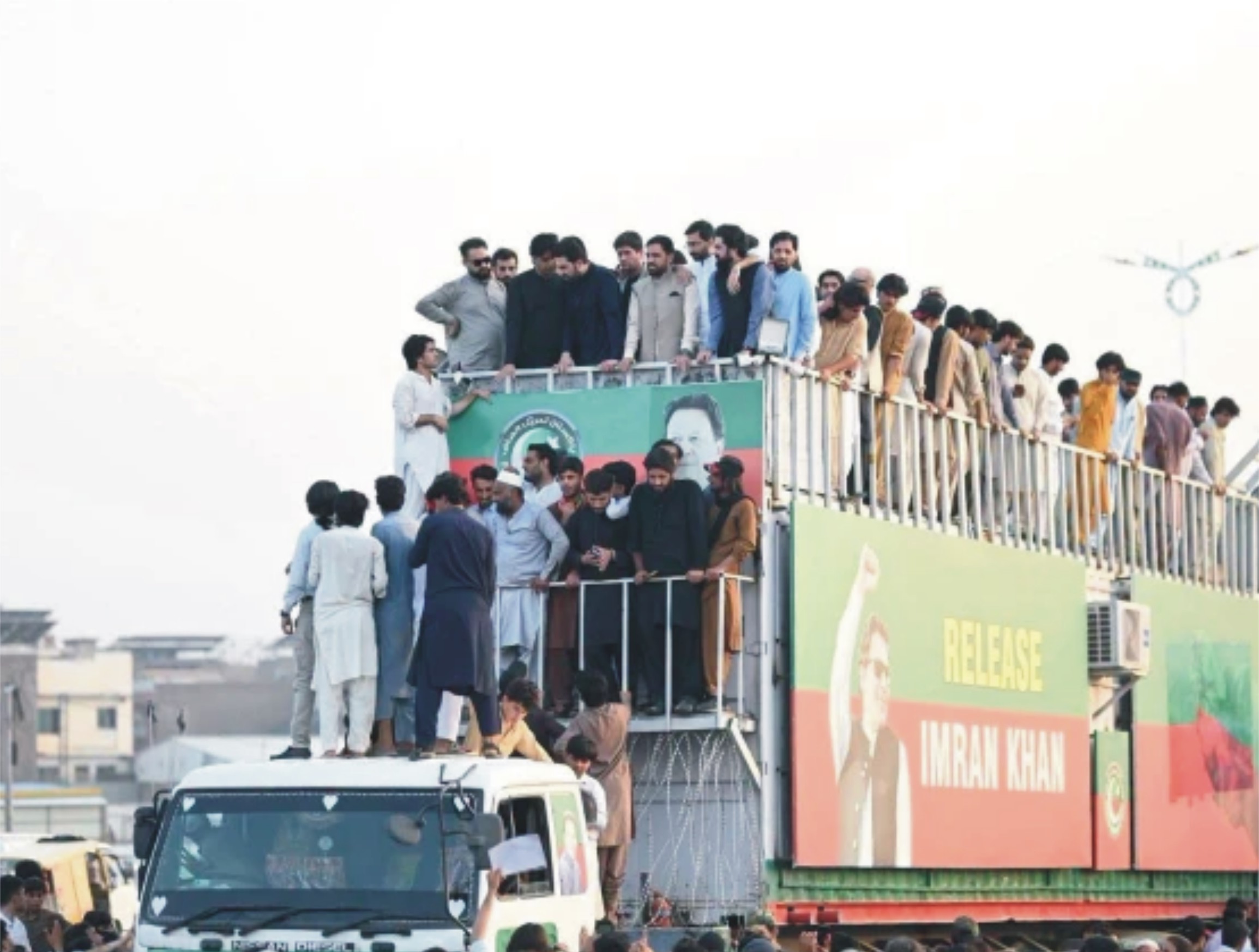 تحریک انصاف کا لکی مروت سے صوابی تک لانگ مارچ کا پہلا مرحلہ آج سے شروع کرنے کا اعلان